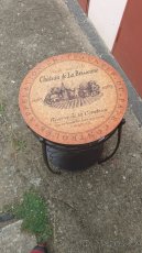 Kulatý stolek s vinotékou - 2