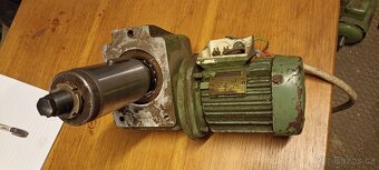 Asynchronií elektro motor s převodovkou - 2