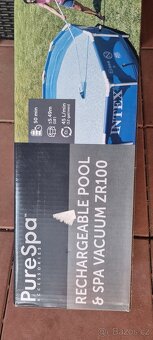Bazénový aku vysavač Intex ZR100 - 2