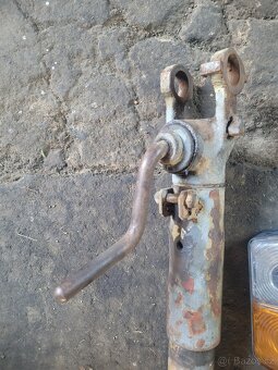 Světla a sloupek hydrauliky na Zetor 30 - 2