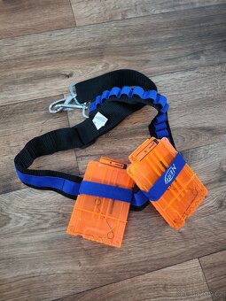 Nerf + 2x zásobník + náboje. - 2