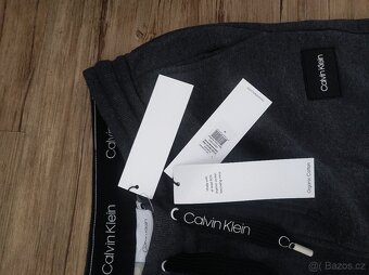 Calvin Klein tepláky - 2
