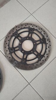 Přední brzdové kotouče suzuki SV 650 - 2