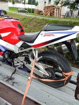 Honda CBR 900RR SC44 - 2
