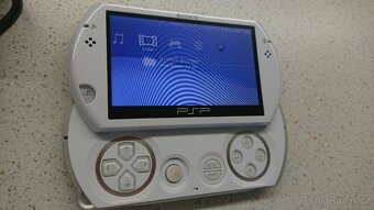 Sony PSP GO - 2