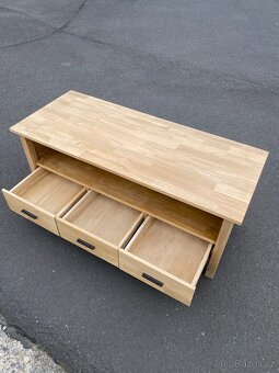 Prodám masivní dubový TV stolek po renovaci - 2