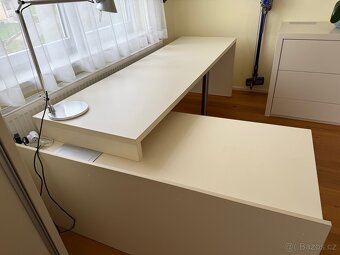Psací stůl se šuplíky - od truhlářů. - 2