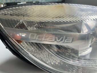 Přední světlomet xenon pravý 1Z1941018T Octavia II FL - 2