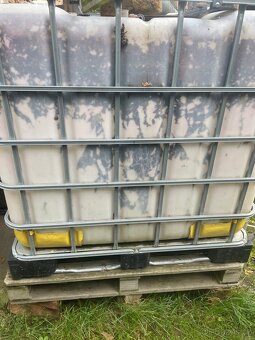 IBC kontejner , nádrž na vodu . - 2