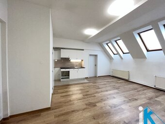 Kancelář cca 40m2 - 2