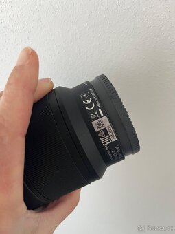 Sony FE 28–70mm f/3.5–5.6 OSS (Optical SteadyShot). - 2