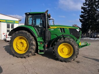 traktor John Deere 6M 220 - 2