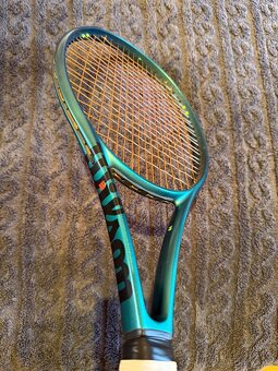 Wilson Blade 100 v9 L4 - 2