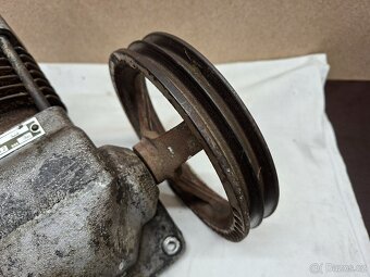 Kompresor AVIA A30, Jikov 129 - 2