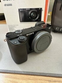 Fotoaparát Sony a6000 + E 50mm/1.8 + příslušenství - 2