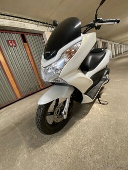 Pronájem skutru v Praze, Honda PCX - 2