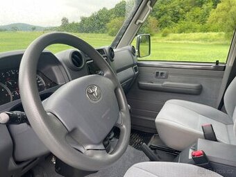 Toyota Land Cruiser GRJ 76 - 2