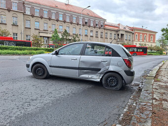 Kia Rio - 2