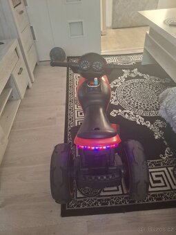 Prodám dětskou ektrickou tříkolku - 2