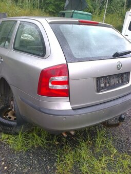 Škoda Octavia combi II – kompletní zadní část vozidla - 2