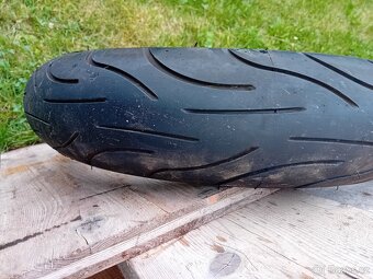 Přední pneu Michelin 120/70 ZR 17 - 2