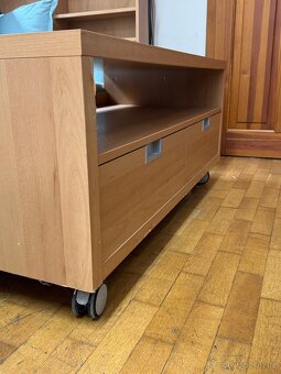 Tv stolek na kolečkách se 2 šuplíky - 2