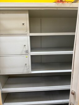 Archivační skříň s tremi uzamykatelnymi zasuvkami - 2