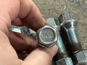 VAG šrouby kol – 10 ks pro 0,5 cm podložku - 2