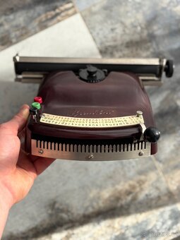 Psací stroj Bambino – funkční, s originálním kufříkem - 2