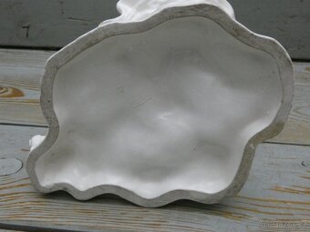 Porcelánová soška -Kopáčka brambor - 2