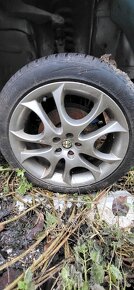 Alfa romeo 147  kola - 2