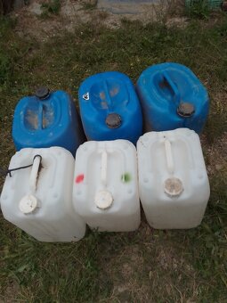 plastový kanystr - 2