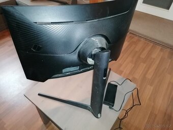 Samsung Odyssey G7 27" 240 Hz, QLED - 2