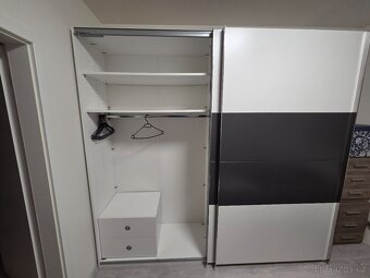 Šatní skříň - 2