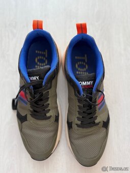 Tommy Hilfiger - 2