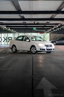Volkswagen Jetta, 1.6 benzín 75 kw - TOP STAV - 2