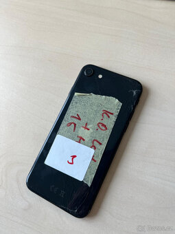 3) iPhone, model SE 2, barva Black, 64 GB - 2