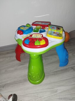 Clementoni hrací stoleček - 2