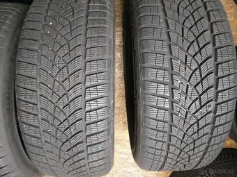 225/45 R18 Goodyear Ultragrip Performance zimní - JAKO NOVÉ - 2
