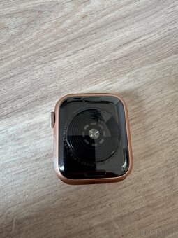 Apple Watch SE 40mm Gold Aluminum + Starlight Sport Band - 2