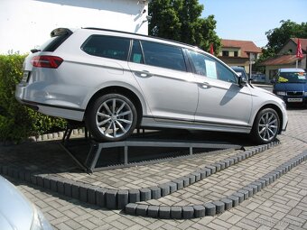 VW Passat Variant 2,0 TDi-110 kW DSG R-LINE, Pojízdný - 2