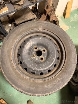 Zimní pneu Nokian s disky 185/65/15 4x100 - 2