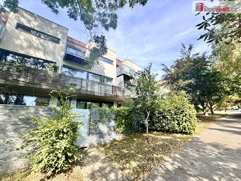 Prodej zrekonstruovaného bytu s garážovým stáním a balkonem - 2