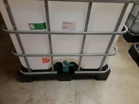 IBC KONTEJNER POTRAVINÁŘSKÝ NA PLASTOVÉ PALETĚ - 2