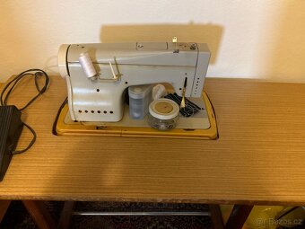 Elektrický šicí stroj - 2