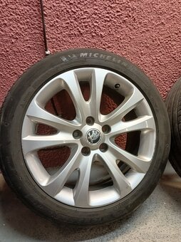 Prodám alu disky Škoda Trifid 17" 5x112 LETNÍ pneu - 2