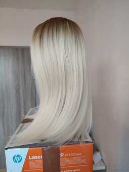 Nová polodlouhá světlá blond s ofinkou - 2