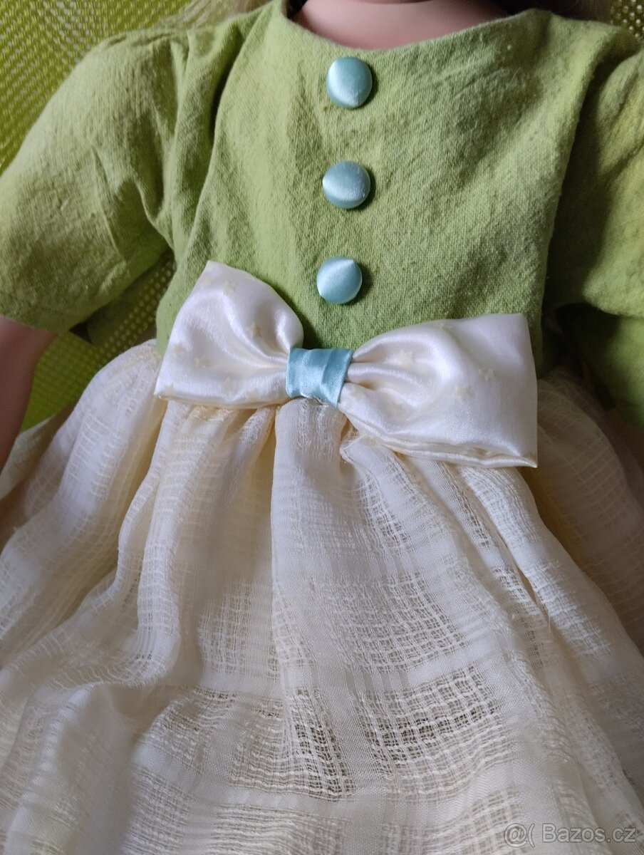 Značená porcelánová panenka sedící - 3