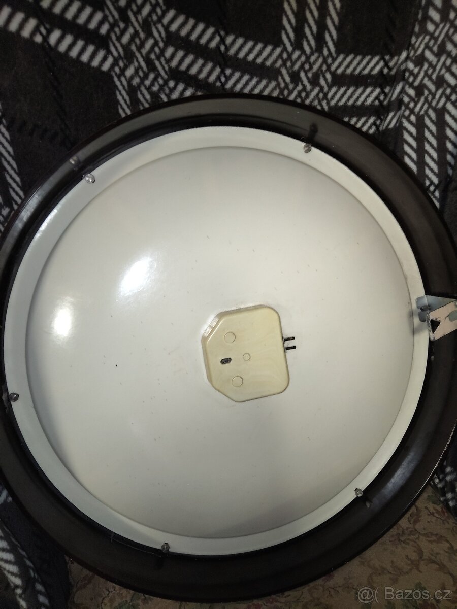 Starší, bakelitové hodiny - 3