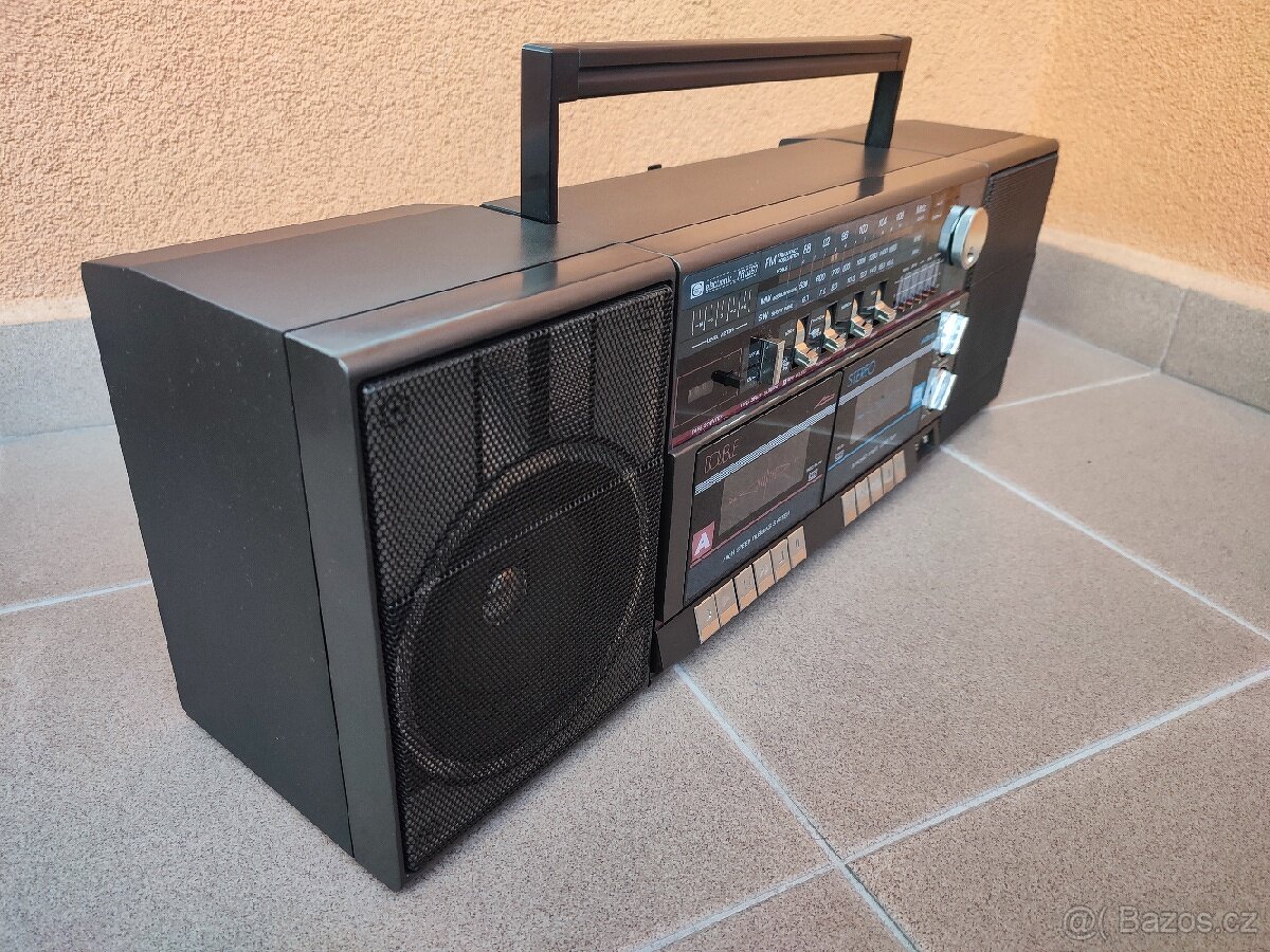 PORTABLE STEREO COMPONENT SYSTEM ELECTRONIC RR5567. - 3